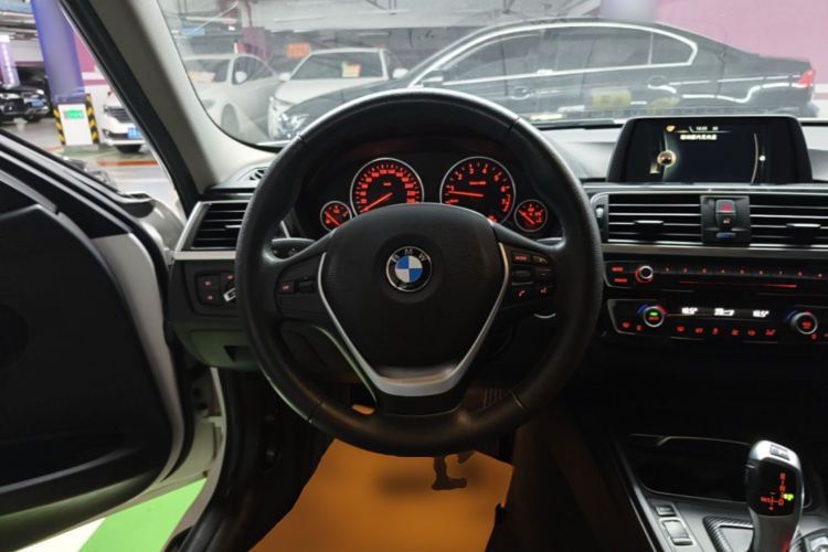 BMW 3 Series 2017 car image #16