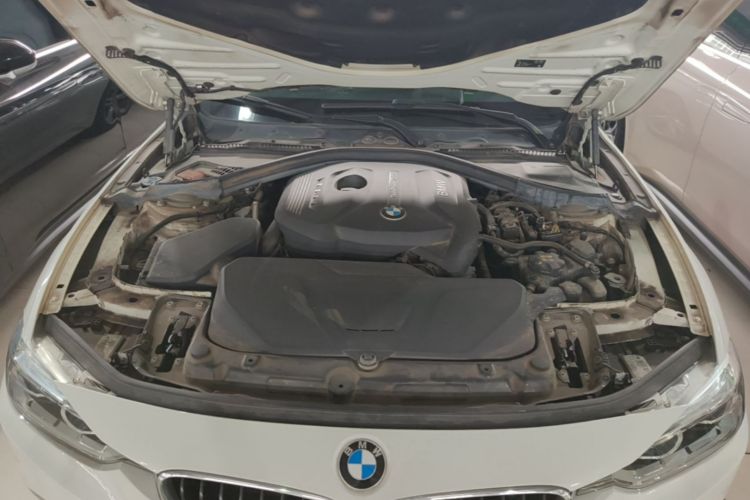 BMW 3 Series 2018 car image #20