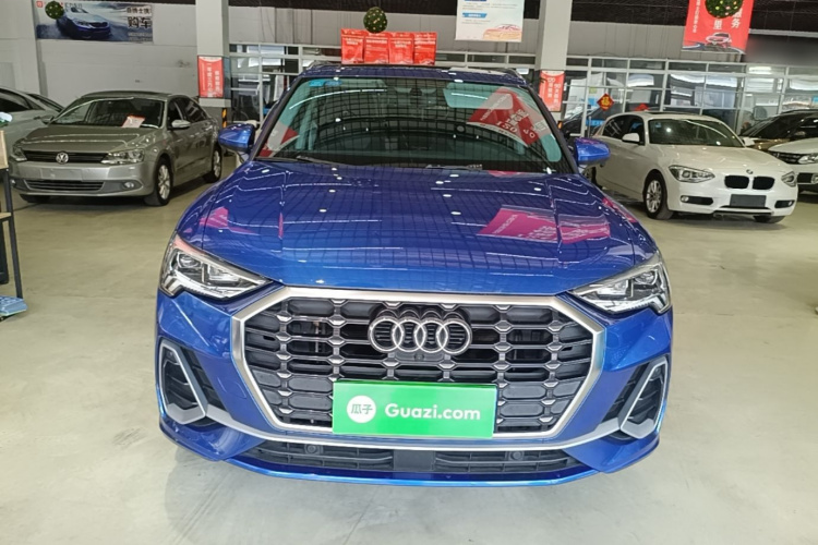 Audi Q3 2019 car image #3