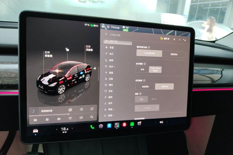 Tesla Model Y 2023 #13 Tesla Model Y 2023 car image #13