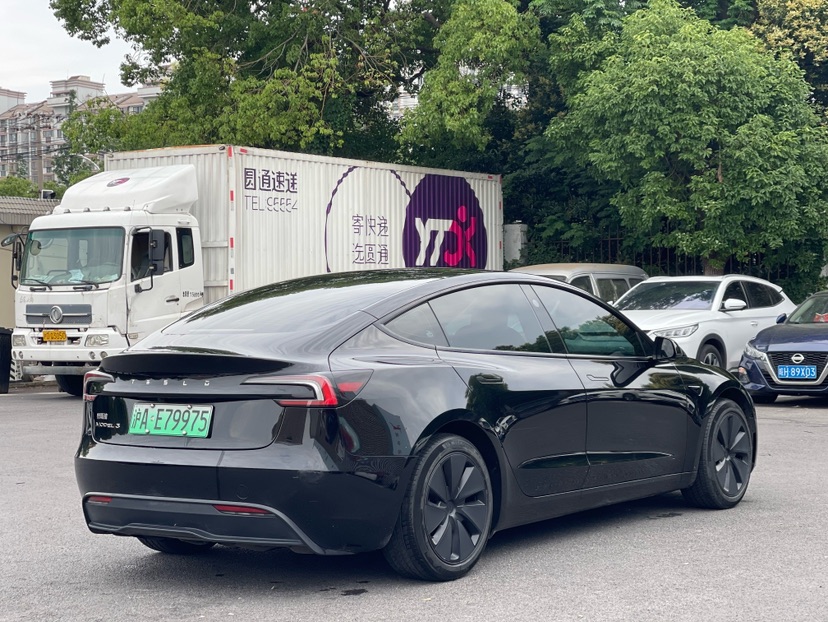 Tesla Model 3 2024 car image #9