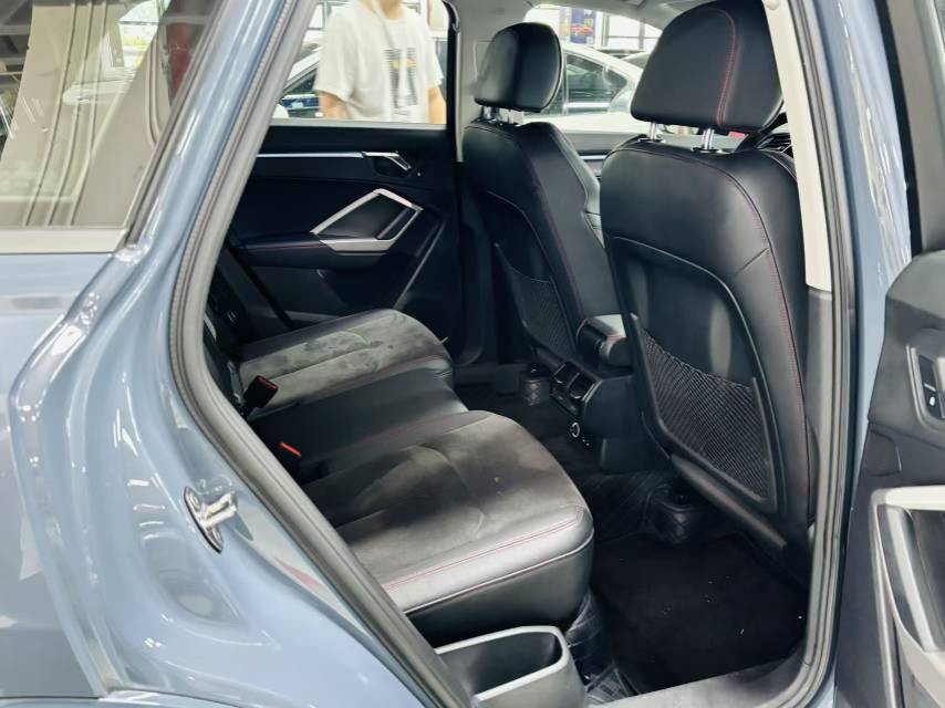 Audi Q3 2021 car image #4