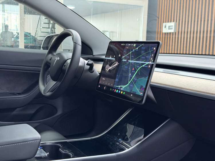 Tesla Model 3 2020 car image #7