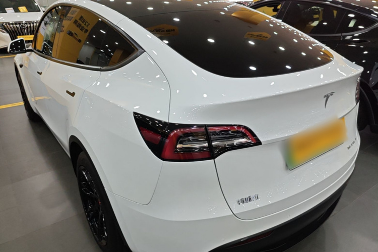 Tesla Model Y 2022 immagine di auto #5