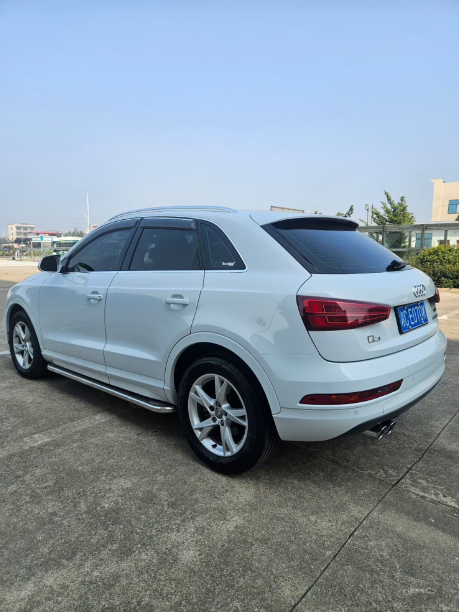 Audi Q3 2016 car image #6