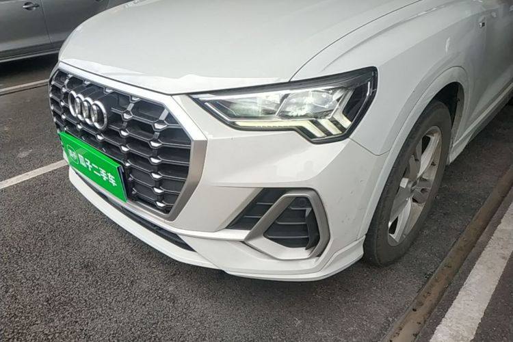 Audi Q3 2020 car image #23