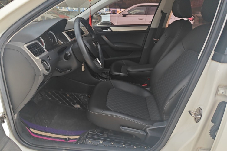 2019 car image #15