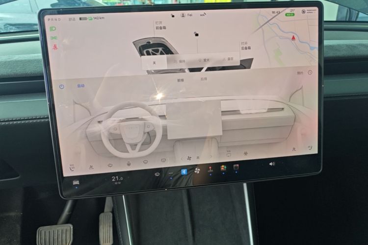 Tesla Model Y 2025 car image #17