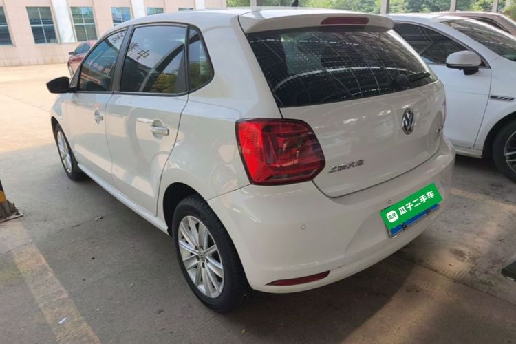 Volkswagen Polo 2015 car image #5