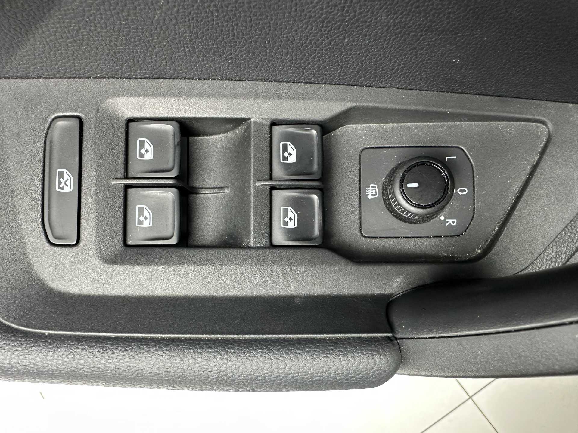 2022 immagine di auto #5