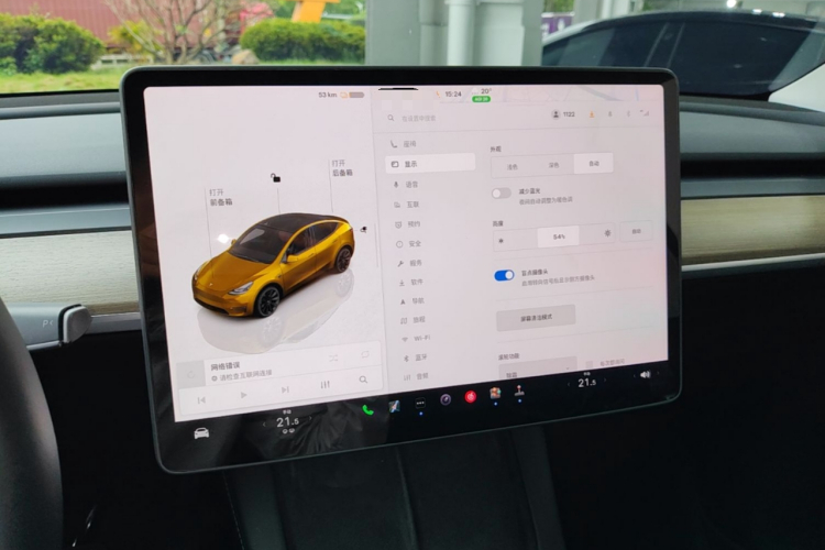 Tesla Model Y 2023 car image #13