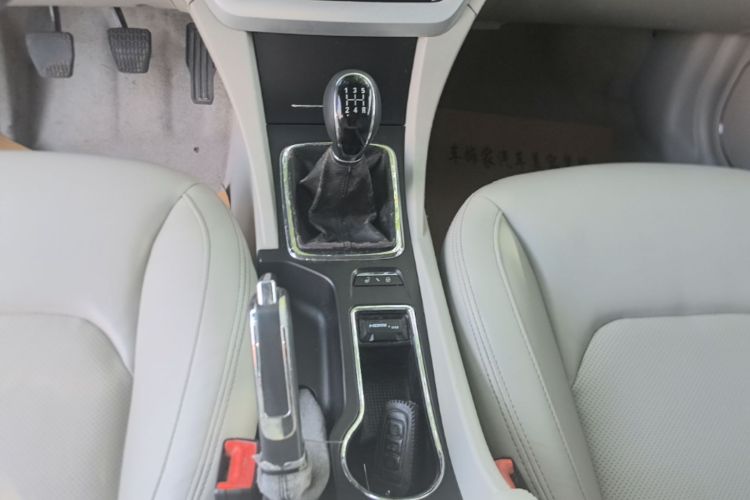 GEELY Emgrand 2015 #14 GEELY Emgrand 2015 car image #14