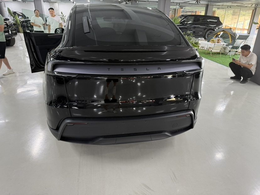 Tesla Model Y L 2026 car image #8
