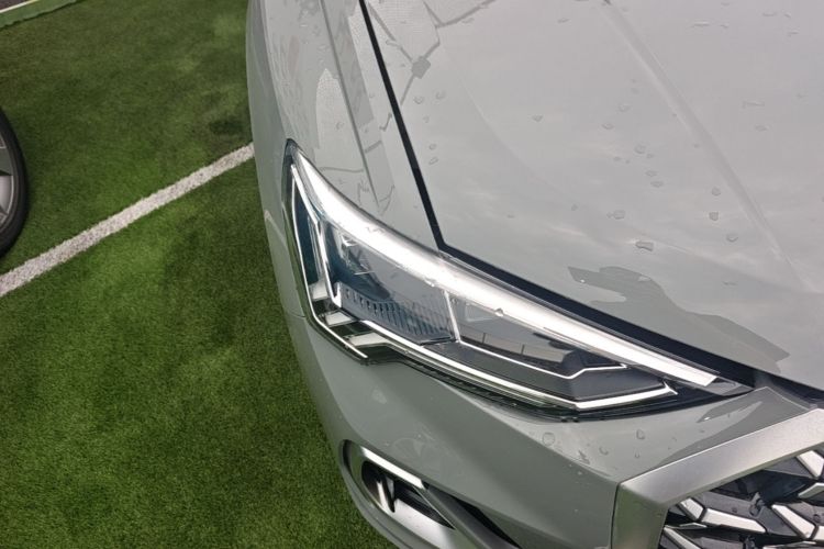 Audi Q3 2023 car image #8