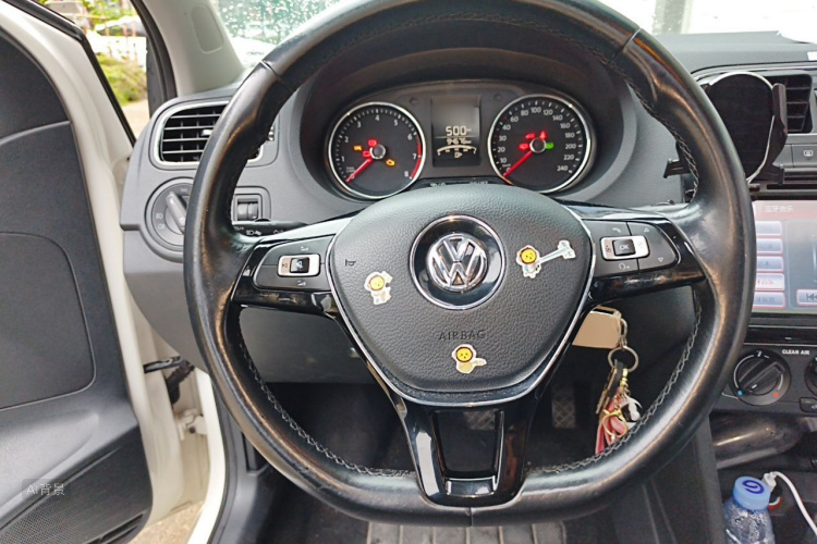 Volkswagen Polo 2016 car image #12