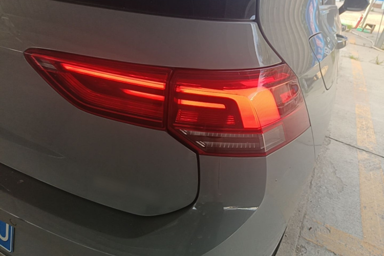 Volkswagen Golf 2022 car image #8