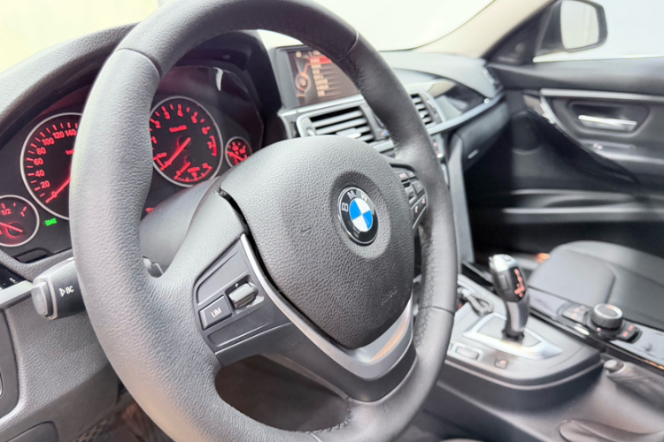 BMW 3 Series 2017 صورة سيارة #27