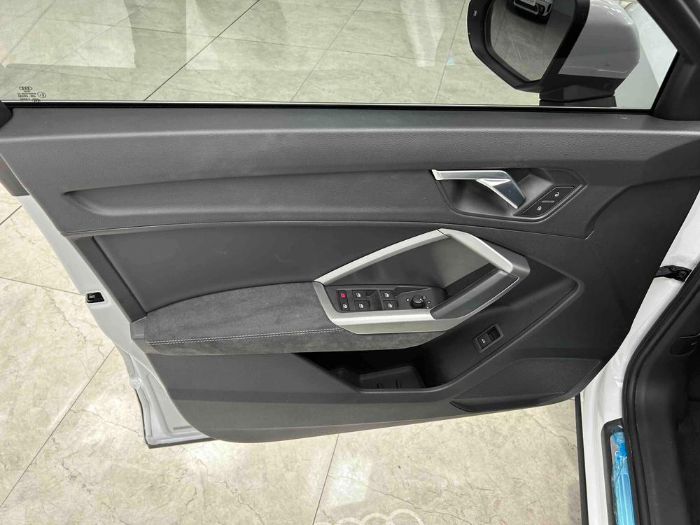 Audi Q3 2022 car image #16
