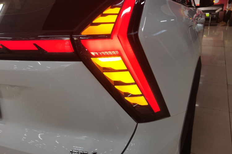 GEELY Boyue L 2023 immagine di auto #8