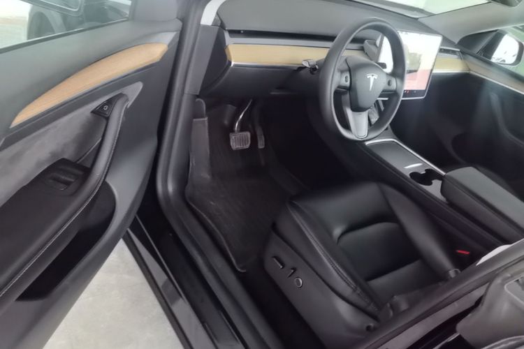 Tesla Model Y 2023 #16 Tesla Model Y 2023 car image #16
