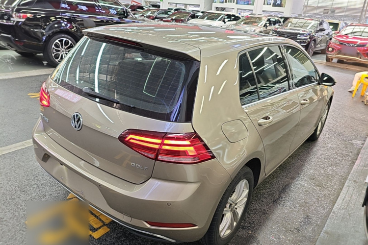 Volkswagen Golf 2018 car image #7