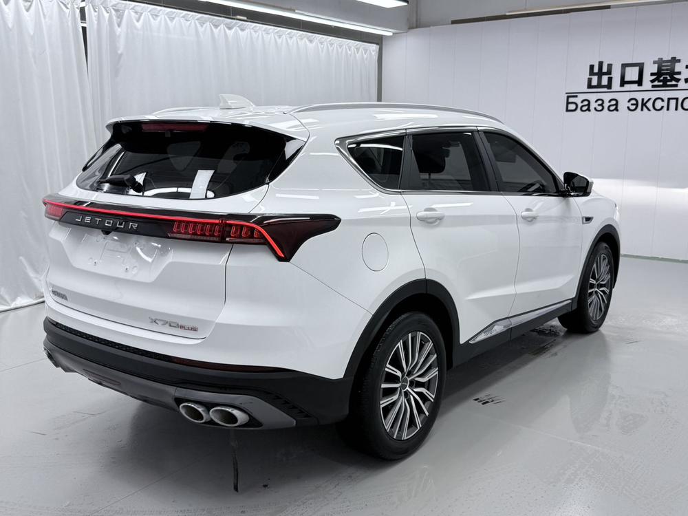 Jetour X70 PLUS 2023 car image #6