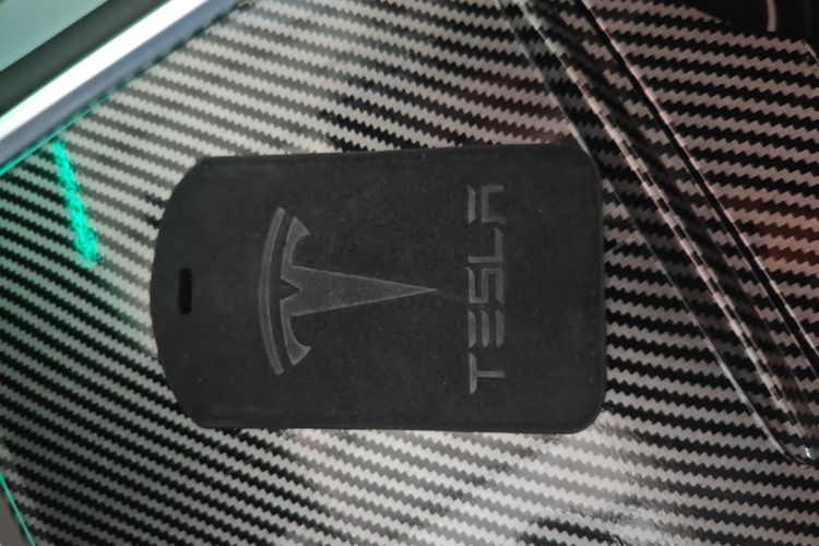 Tesla Model Y 2023 car image #9