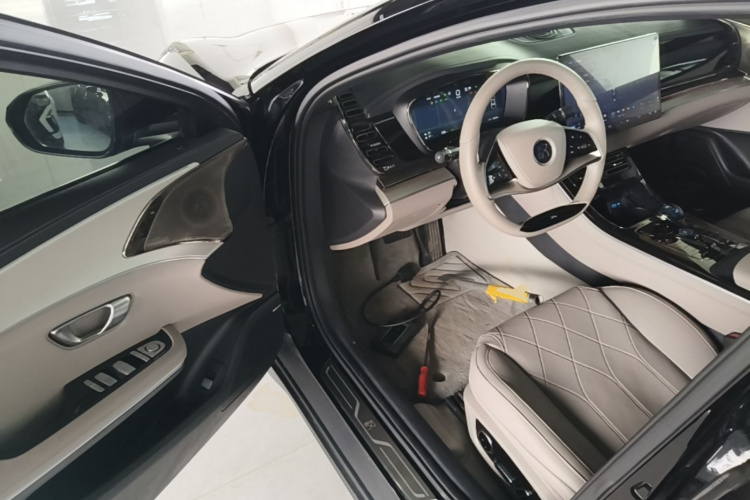 BYD Han 2024 car image #16