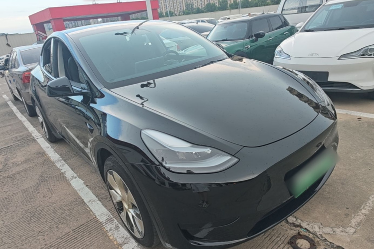 Tesla Model Y 2023 car image #4