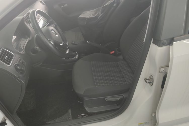 Volkswagen Polo 2019 car image #15