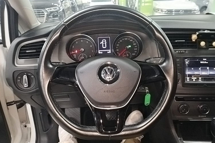 Volkswagen Golf 2016 car image #11
