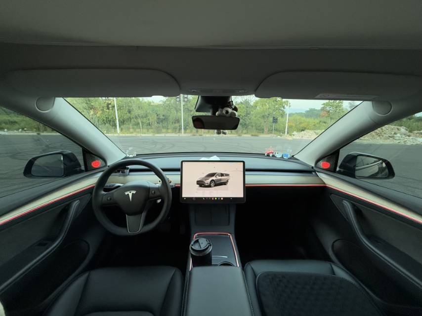 Tesla Model Y 2022 car image #8