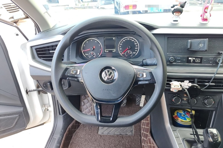Volkswagen Polo 2019 car image #15