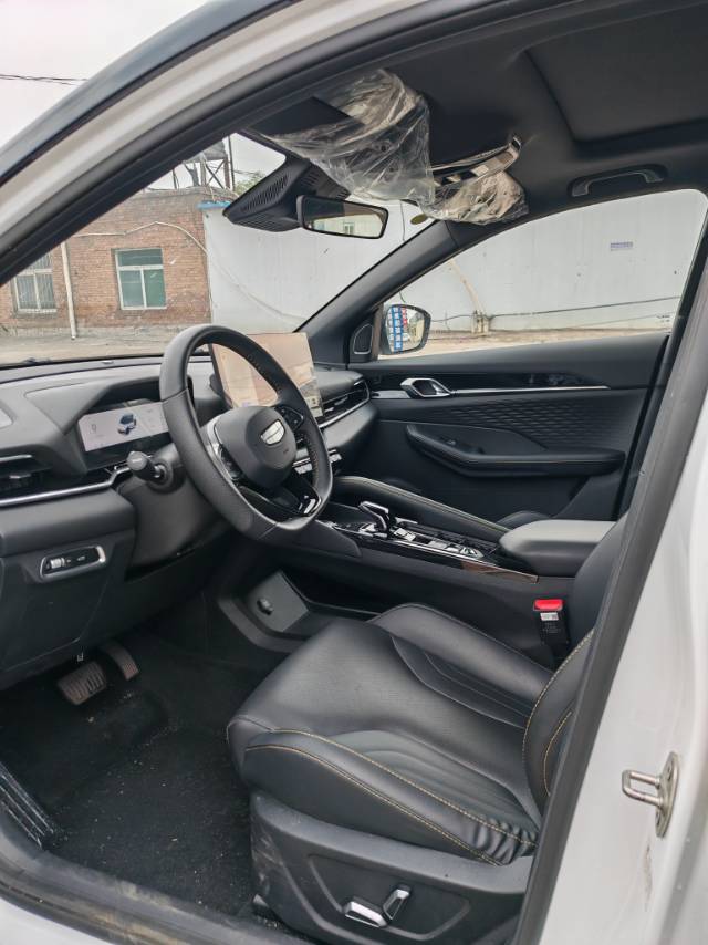 GEELY Coolray 2024 imagen de coche #3