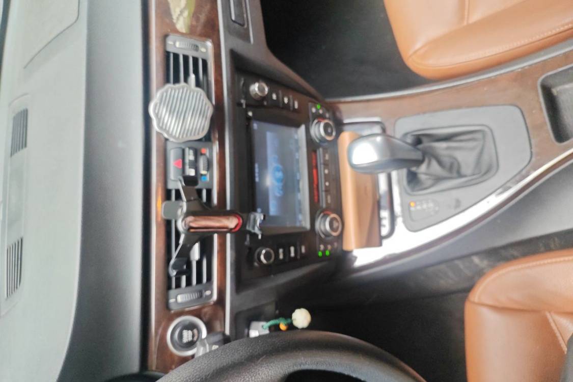 BMW 3 Series 2011 car image #28