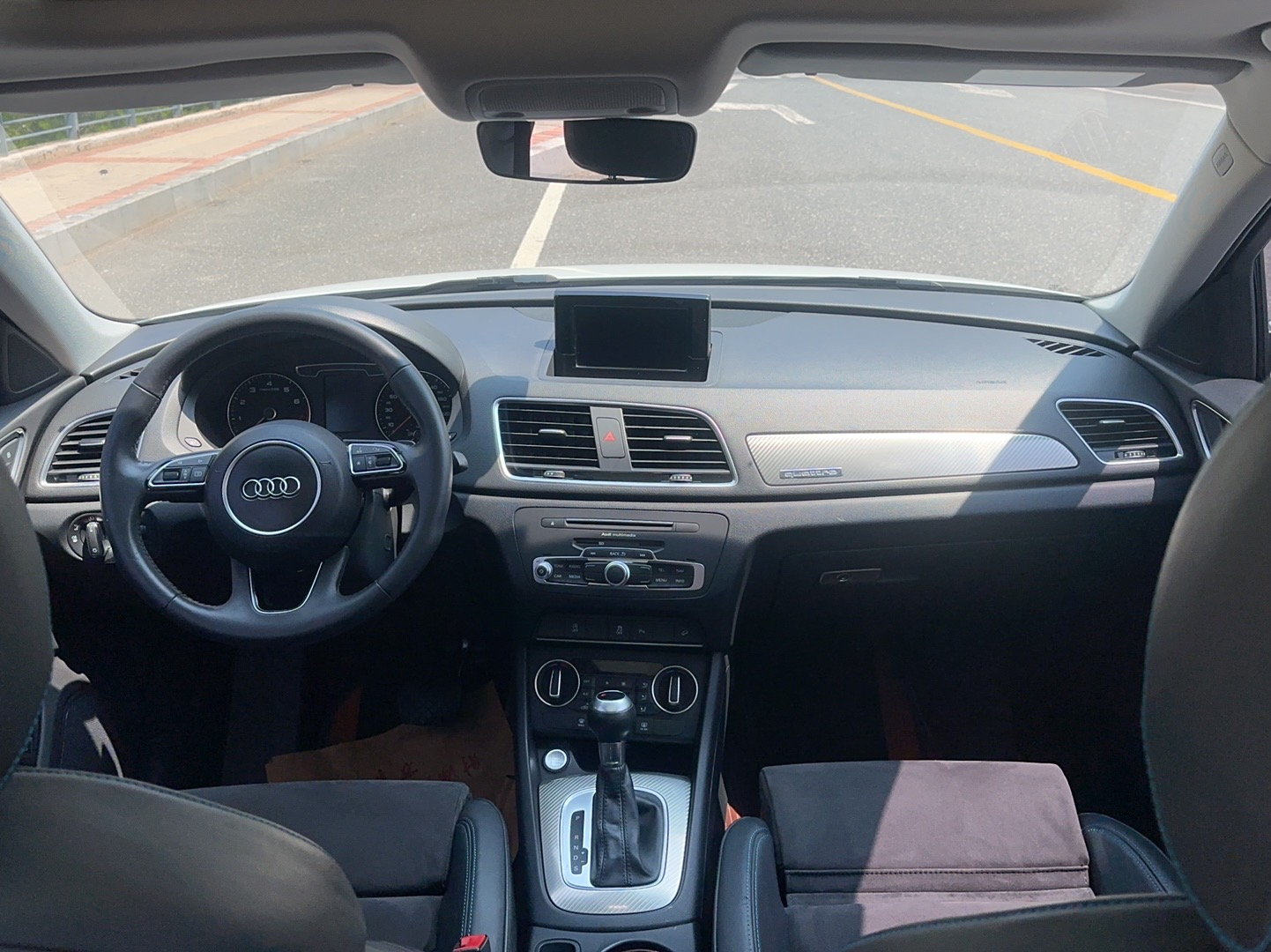 Audi Q3 2018 car image #10