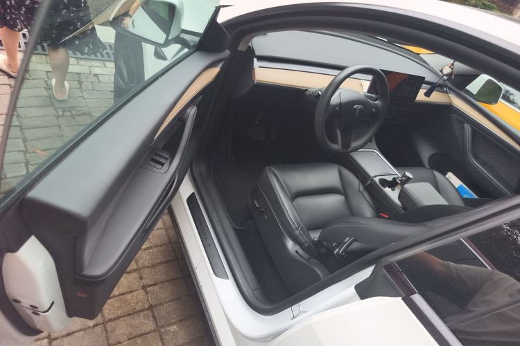 Tesla Model Y 2023 #9 Tesla Model Y 2023 car image #9