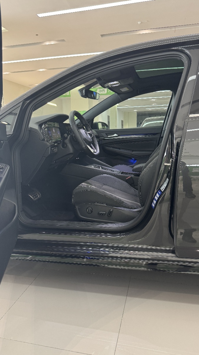 Volkswagen Golf 2023 immagine di auto #4