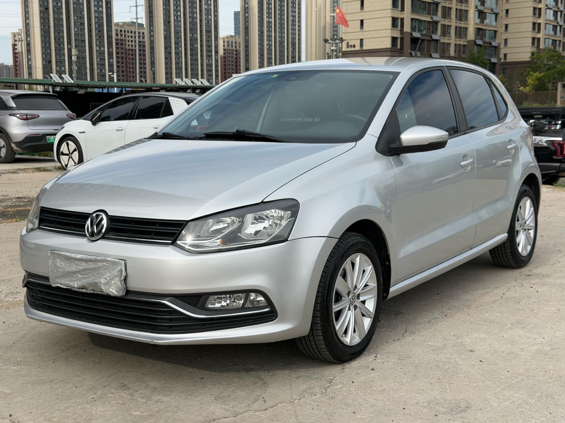 Volkswagen Polo 2014 car image 