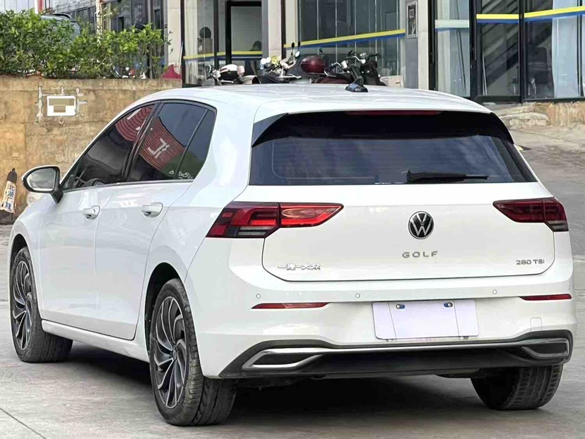 Volkswagen Golf 2022 car image #7