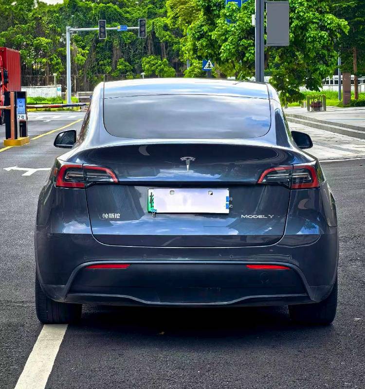 Tesla Model Y 2022 #8 Tesla Model Y 2022 car image #8