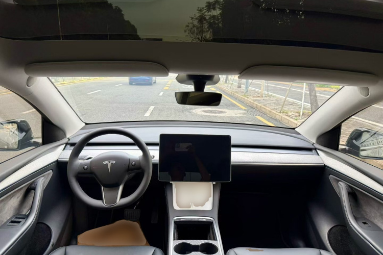 Tesla Model Y 2024 #10 Tesla Model Y 2024 image de voiture #10