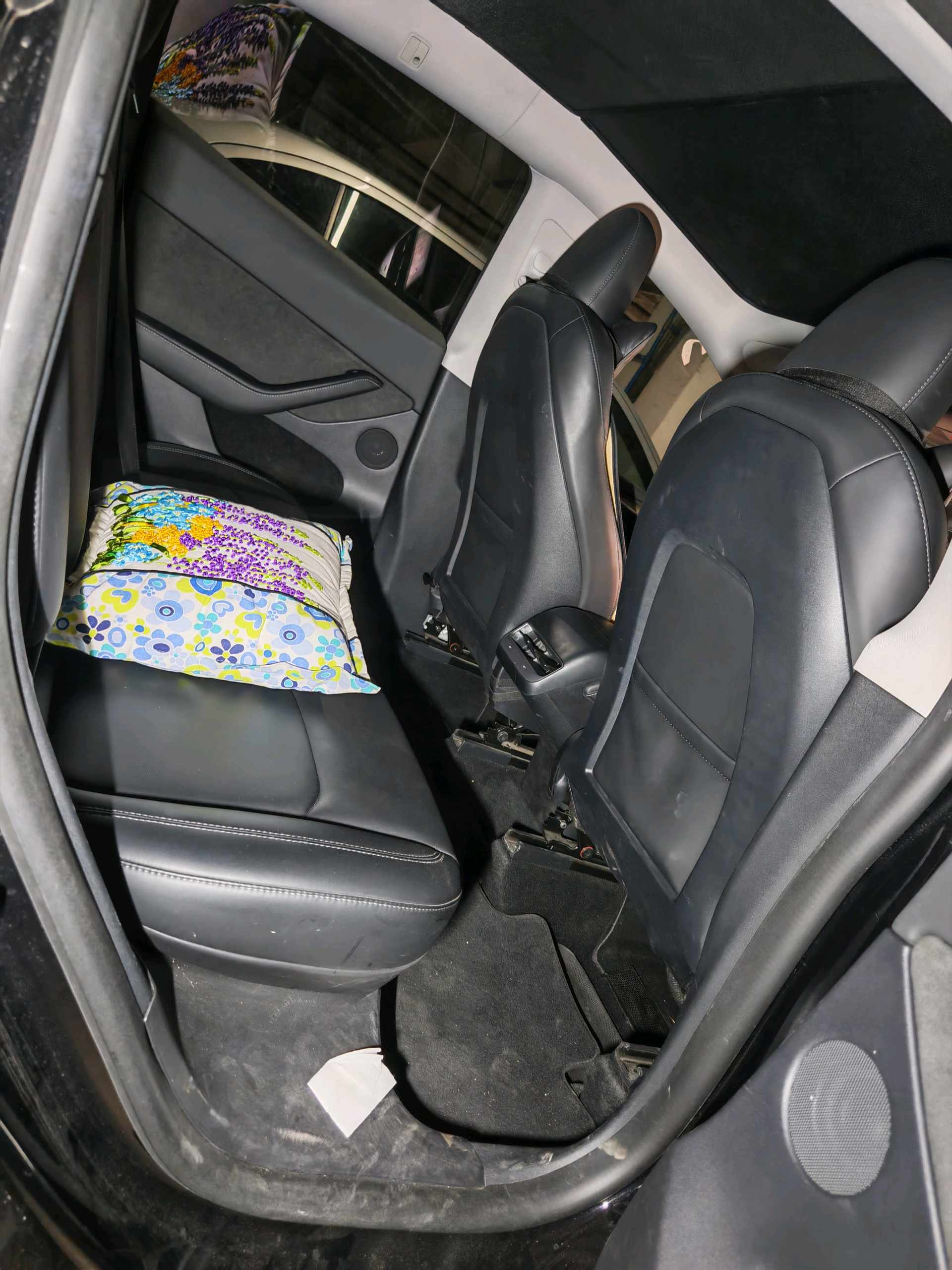 Tesla Model Y 2023 #4 Tesla Model Y 2023 car image #4