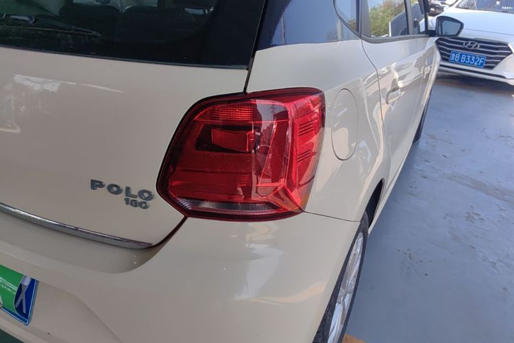 Volkswagen Polo 2017 car image #8