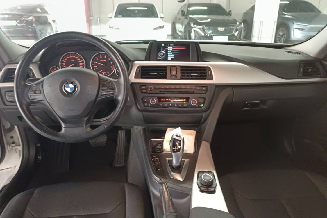 BMW 3 Series 2015 car image #21