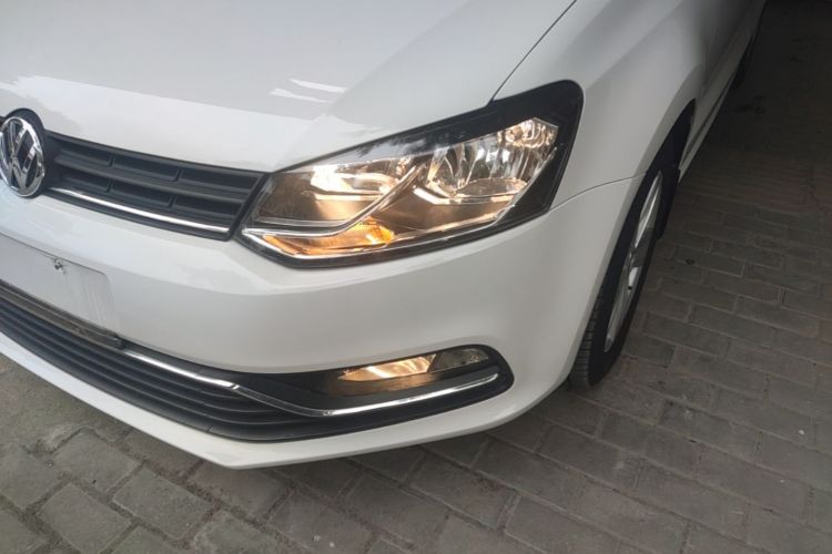 Volkswagen Polo 2016 car image #23