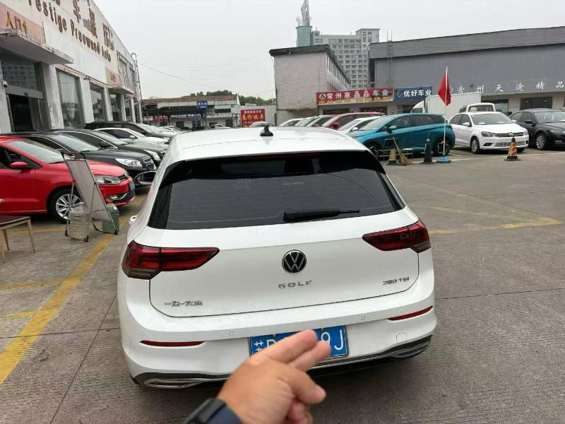 Volkswagen Golf 2022 car image #6