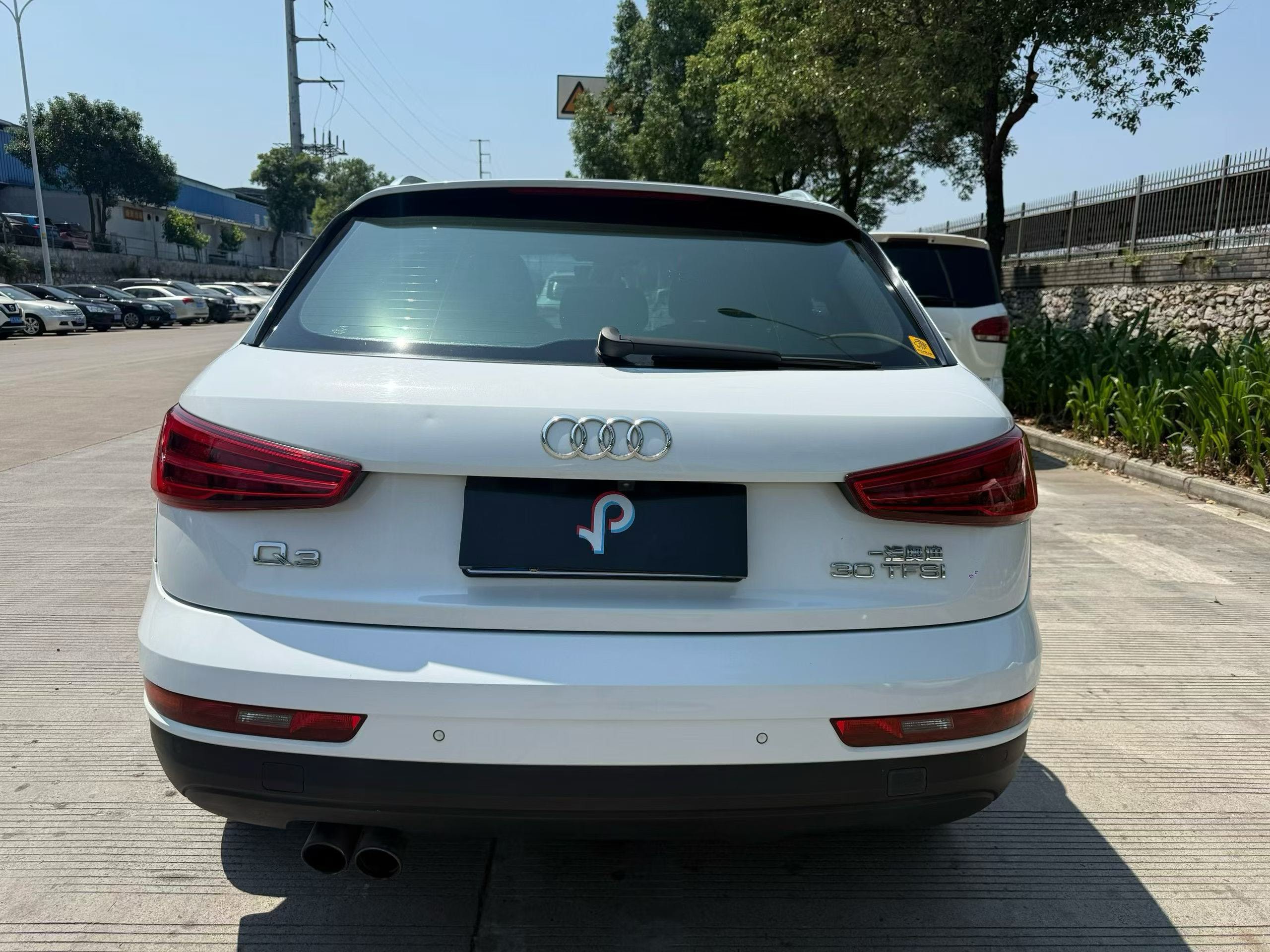 Audi Q3 2016 car image #6