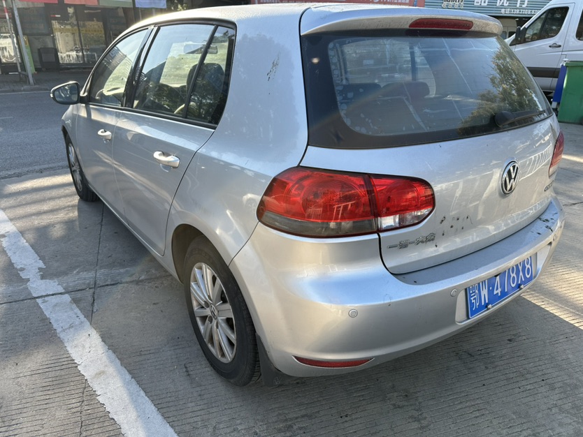 Volkswagen Golf 2012 car image #4
