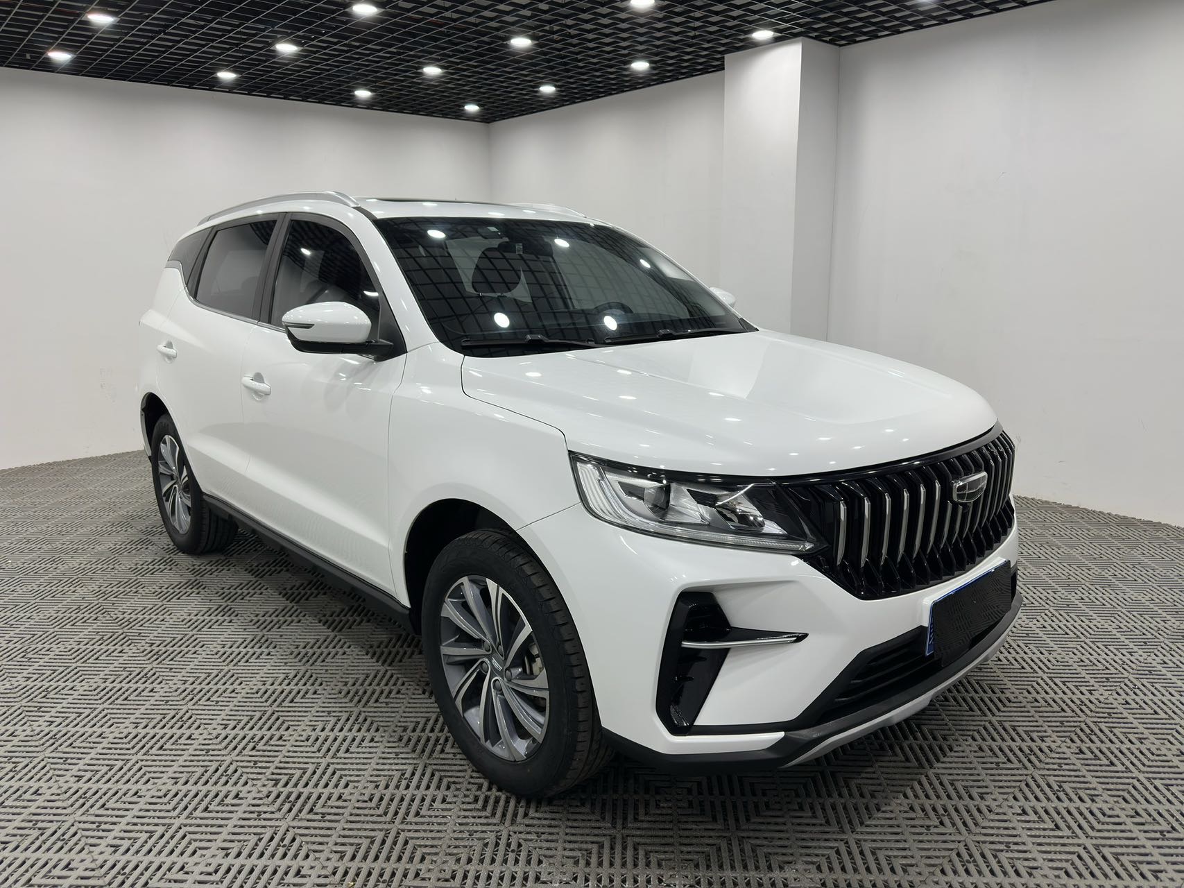 GEELY Vision X6 2023 car image #2